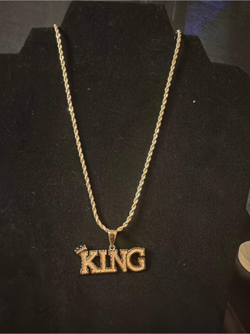 Gold 'KING' Pendant Necklace for Women - Twisted Rope Chain